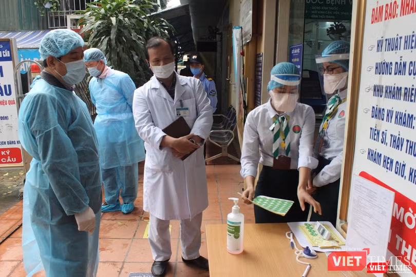 Kiểm tra công tác phòng dịch tại BV Phổi Trung ương (Ảnh: Lê Hảo) Kiểm tra công tác phòng dịch tại BV Phổi Trung ương