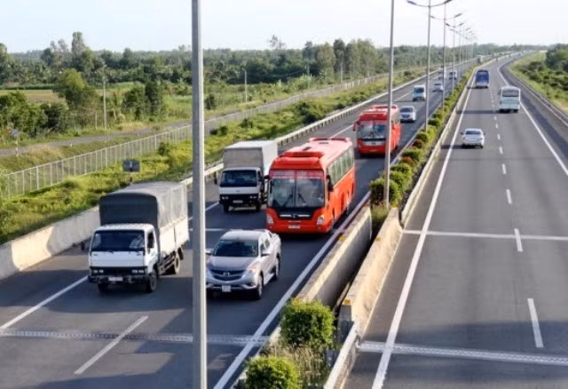 Những lỗi nào lái xe hay mắc phải trên đường cao tốc? Những lỗi nào lái xe hay mắc phải trên đường cao tốc?