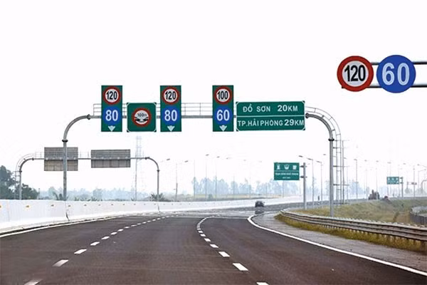 Những lỗi nào lái xe hay mắc phải trên đường cao tốc? Những lỗi nào lái xe hay mắc phải trên đường cao tốc?