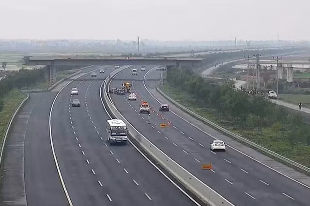 Những lỗi nào lái xe hay mắc phải trên đường cao tốc? Những lỗi nào lái xe hay mắc phải trên đường cao tốc?