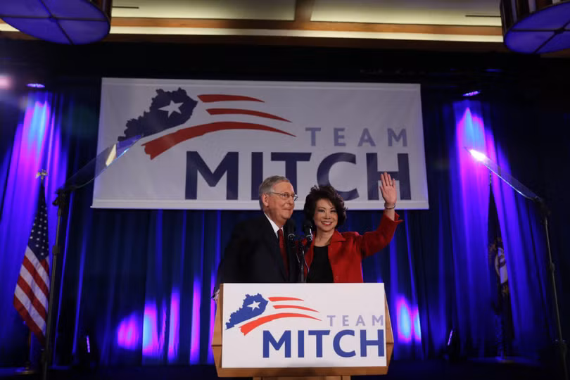 Bà Elaine Chao và chồng, Thượng nghị sỹ Mitch McConnell đã nhận được hàng chục triệu USD ủng hộ của gia đình bà trong chiến dịch tranh cử. Ảnh: New York Times