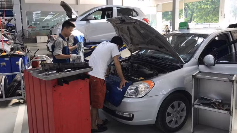 Tiếng “lách cách” có dấu hiệu cho thấy động cơ đang chạy ở mức dầu quá thấp, van bị lỏng hoặc 1 số bộ phận khác bị lỗi Tiếng “lách cách” có dấu hiệu cho thấy động cơ đang chạy ở mức dầu quá thấp, van bị lỏng hoặc 1 số bộ phận khác bị lỗi