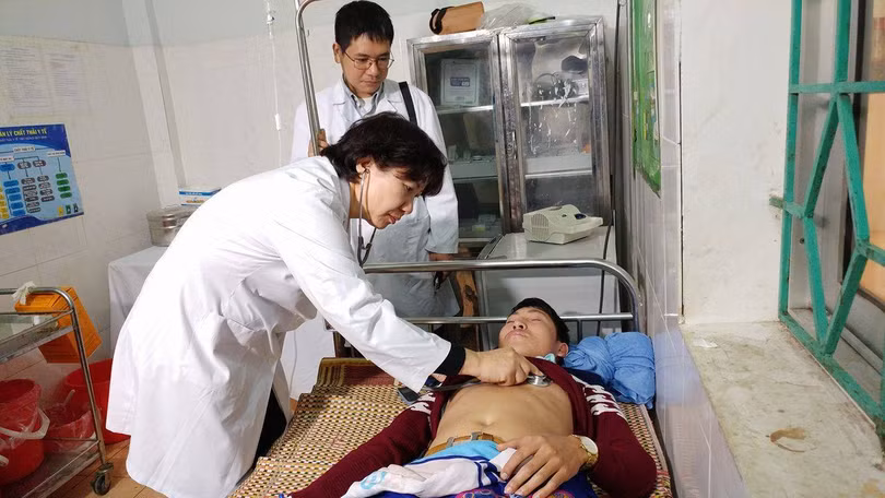 Kiểm tra sức khỏe cho bệnh nhân bị ngộ độc rượu Kiểm tra sức khỏe cho bệnh nhân bị ngộ độc rượu