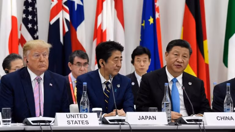 Tổng thống Mỹ Donald Trump, Thủ tướng Nhật Bản Shinzo Abe và Chủ tịch Trung Quốc Tập Cận Bình (từ trái qua phải). (Ảnh: Nikkei Asian Review) Ảnh: Nikkei Asian Review
