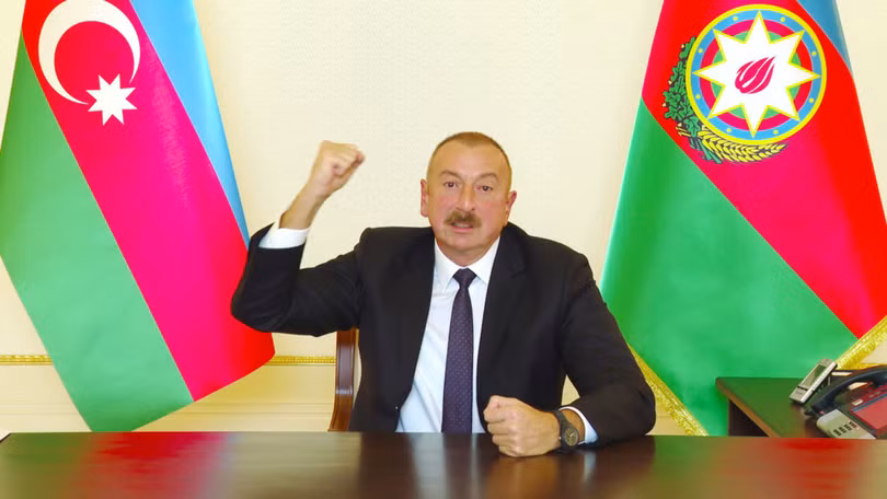 Tổng thống Azerbaijan Aliyev phát biểu trên truyền hình khẳng định: xung đột cần được giải quyết thông qua đối thoại, nhưng tiền đề là phía Armenia phải đưa ra thời gian biểu rút hết quân khỏi khu vực Nagorno-Karabakh (Ảnh: Sohu). Tổng thống Azerbaijan Aliyev phát biểu trên truyền hình khẳng định: xung đột cần được giải quyết thông qua đối thoại, nhưng tiền đề là phía Armenia phải đưa ra thời gian biểu rút hết quân khỏi khu vực Nagorno-Karabakh (Ảnh: Sohu).