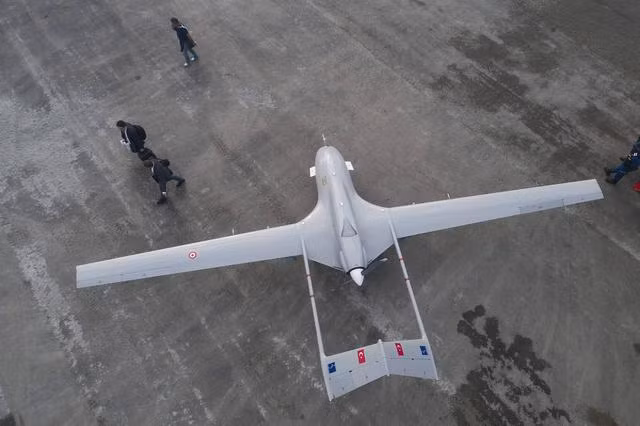 UAV TB-2 của Thổ Nhĩ Kỳ được phía Azerbaijan sử dụng để tấn công các mục tiêu mặt đất của Armenia (Ảnh: Sohu). UAV TB-2 của Thổ Nhĩ Kỳ được phía Azerbaijan sử dụng để tấn công các mục tiêu mặt đất của Armenia (Ảnh: Sohu).