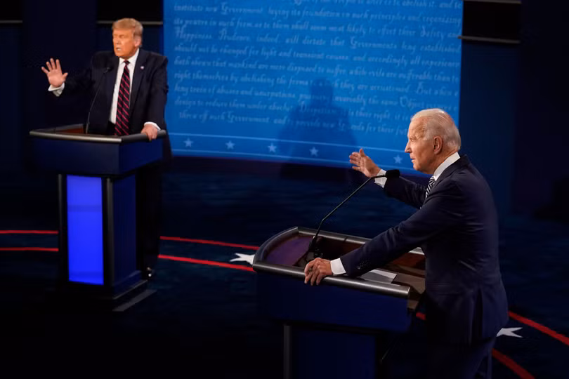Cuộc tranh luận đầu tiên giữa hai ông Trump và Biden hôm 30/9 được mô tả là "hỗn chiến" (Ảnh: AP).