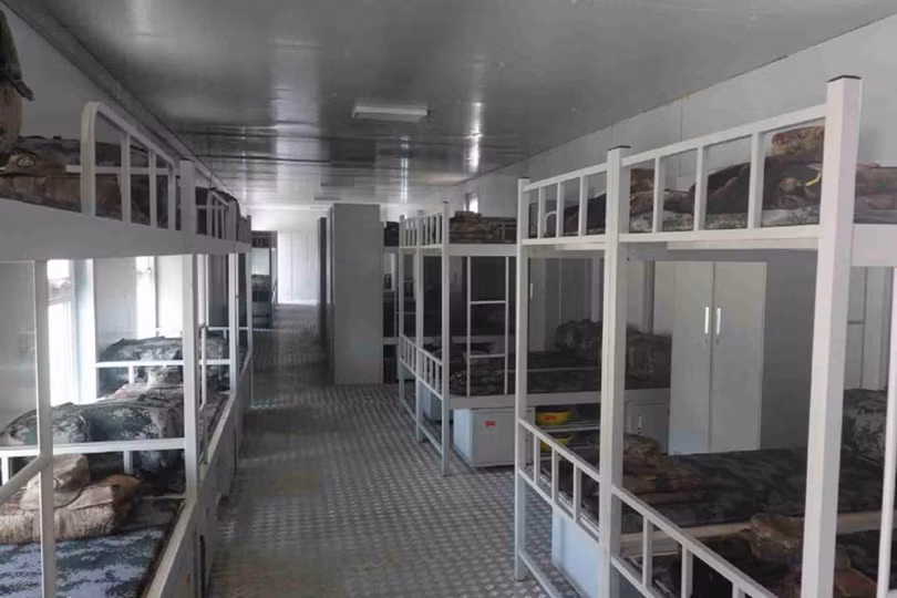Bên trong nhà lắp ghép dã chiến của PLA ở Ladakh (Ảnh: Weibo).