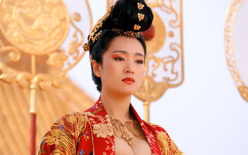 Nhân vật phản diện hoàn toàn mới: phù thủy hùng mạnh Tiên Lang, do “đại hoa đán” Củng Lợi thủ vai