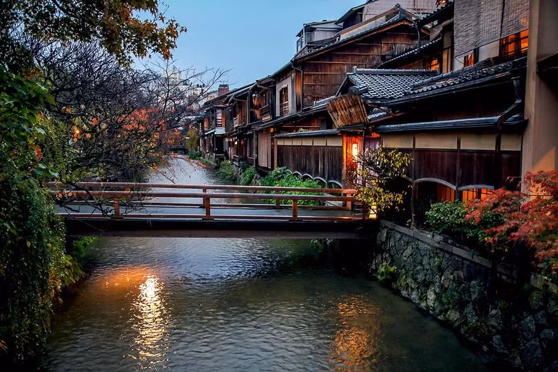 Nếu Tokyo là trái tim mang nhịp đập hiện đại của Nhật Bản thì Kyoto là linh hồn cổ kính và đẹp đẽ Nếu Tokyo là trái tim mang nhịp đập hiện đại của Nhật Bản thì Kyoto là linh hồn cổ kính và đẹp đẽ của nó