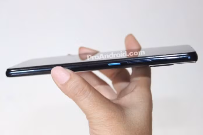 Lộ ảnh thực tế và cấu hình smartphone bí ẩn của Motorola