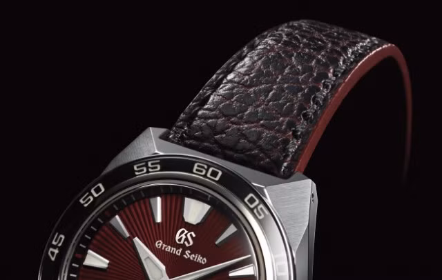 Seiko sản xuất giới hạn đồng hồ Godzilla kỷ niệm 65 năm, giá 12.000 USD ảnh 3