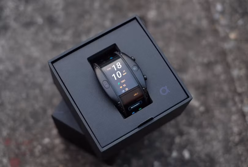Nubia Alpha là mẫu smartphone đeo tay có màn hình uốn dẻo đầu tiên được bán thương mại trên thế giới. Nguyên mẫu thử nghiệm ra mắt lần đầu ở triển lãm IFA 2018 và sản phẩm gần như hoàn thiệt có mặt tại triển lãm MWC 2019. Máy mới được bán ra tại thị trường Trung Quốc và nhanh chóng có mặt tại Việt Nam qua đường xách tay với giá từ 10 triệu đồng cho model không trang bị eSIM. 