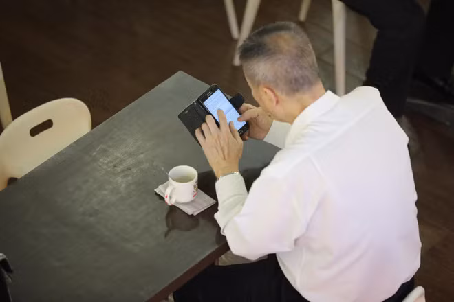 5 chứng bệnh lạ chỉ xuất hiện nhờ sự tồn tại của smartphone: hội chứng cuối gần như ai cũng từng gặp phải - Ảnh 4. 5 chứng bệnh lạ chỉ xuất hiện nhờ sự tồn tại của smartphone: hội chứng cuối gần như ai cũng từng gặp phải - Ảnh 4.