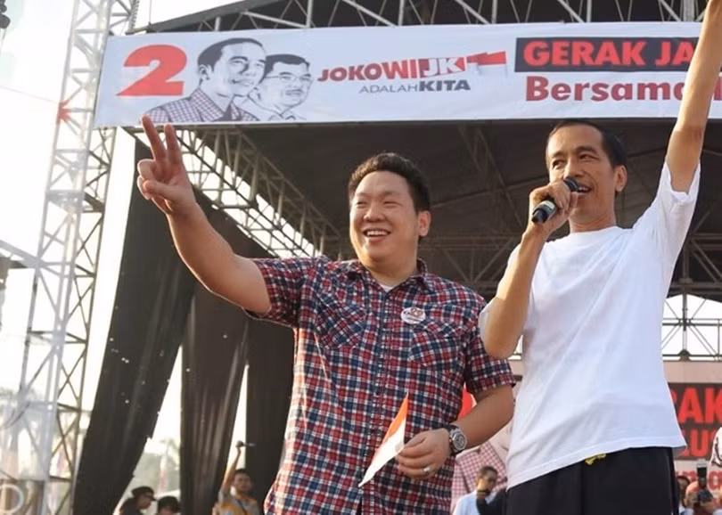 Nghị sĩ Charles Honoris (trái) và Tổng thống Joko Widodo (Ảnh: Đông Phương) Nghị sĩ Charles Honoris (trái) và Tổng thống Joko Widodo (Ảnh: Đông Phương)