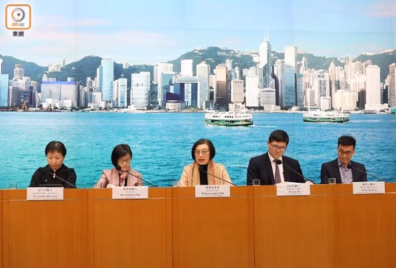 Nhà chức trách Hong Kong họp báo về công tác phòng ngừa dịch bệnh viêm phổi nhiễm coronavirus mới (Ảnh: Đông Phương)