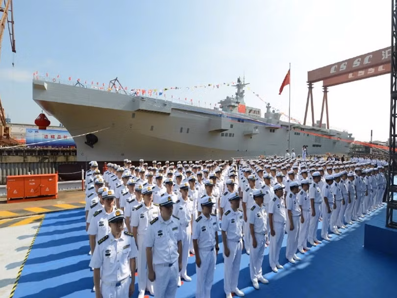 Ngày 25/9/2019 Trung Quốc hạ thủy chiếc tàu tấn công đổ bộ Type 075 đầu tiên tại Thượng Hải (Ảnh: CCTV) Ngày 25/9/2019 Trung Quốc hạ thủy chiếc tàu tấn công đổ bộ Type 075 đầu tiên tại Thượng Hải (Ảnh: CCTV)