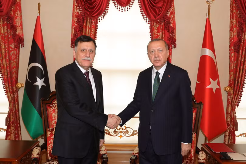 Tổng thống Thổ Nhĩ Kỳ Erdogan (phải) gặp Fayez el-Sarraj, người đứng đầu GNA tại Istambul hôm 12/1 (Ảnh: AP) Tổng thống Thổ Nhĩ Kỳ Erdogan (phải) gặp Fayez el-Sarraj, người đứng đầu GNA tại Istambul hôm 12/1 (Ảnh: AP)