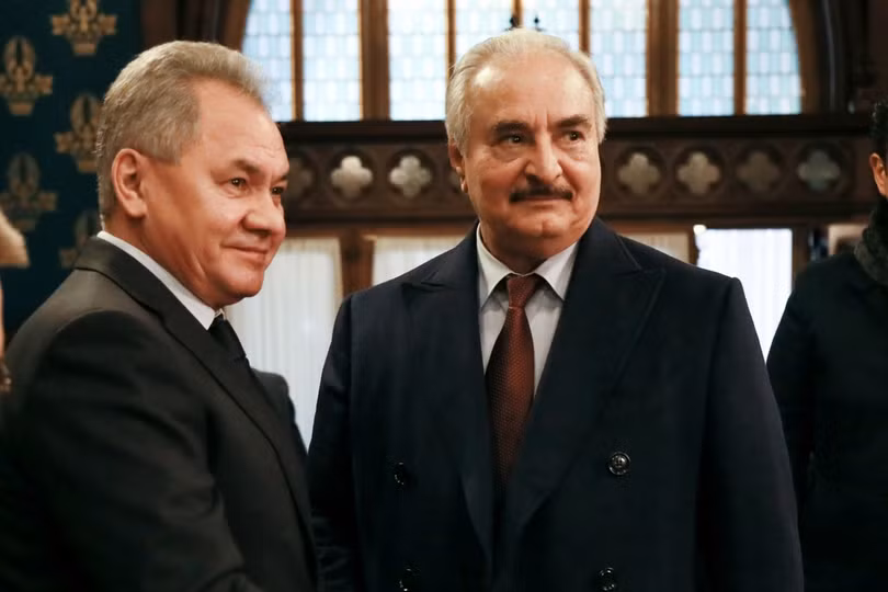 Bộ trưởng Quốc phòng Nga Sergei Shoigu (trái) và thủ lĩnh LNA Halifa Haftar tại Moscow, 13/1 (Ảnh: AP) Bộ trưởng Quốc phòng Nga Sergei Shoigu (trái) và thủ lĩnh LNA Halifa Haftar tại Moscow, 13/1 (Ảnh: AP)