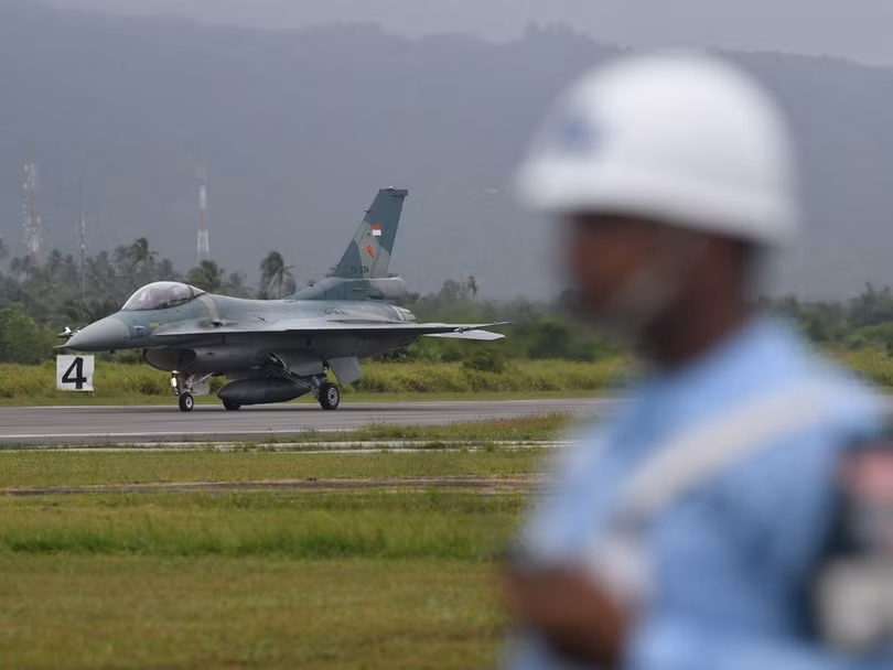 Một chiếc F-16 trên đảo Natuna ngày 7/1 (Ảnh: Reuters).