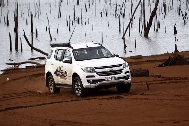 Mẫu SUV Trailblazer thực sự tạo nên một "cơn địa chấn" về giảm giá, cho dù số lượng trên toàn quốc chỉ khoảng 100 xe. Mẫu SUV Trailblazer thực sự tạo nên một