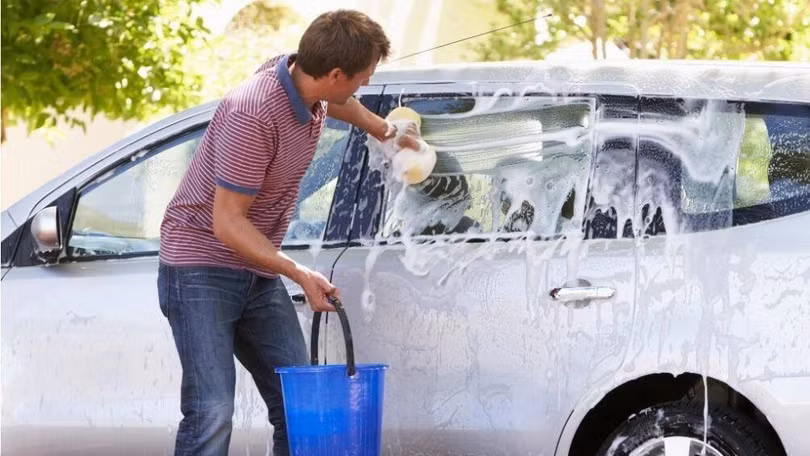 Việc rửa xe thường xuyên không đảm bảo rằng đèn pha sẽ sáng rõ Việc rửa xe thường xuyên không đảm bảo rằng đèn pha sẽ sáng rõ