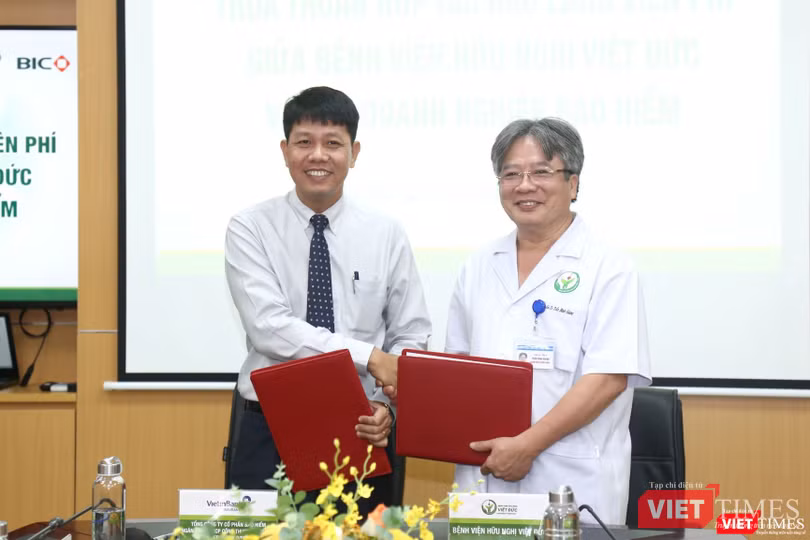 Giám đốc BV Hữu nghị Việt Đức ký thỏa thuận bảo lãnh viện phí với 3 đơn vị bảo hiểm Giám đốc BV Hữu nghị Việt Đức ký thỏa thuận bảo lãnh viện phí với 3 đơn vị bảo hiểm