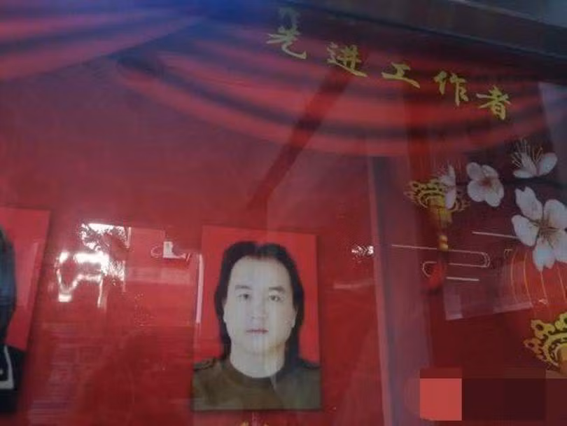 Chân dung Thường Khải được treo trang trọng tại Phòng truyền thống của hãng phim Hồ Bắc (Ảnh: Toutiao) Chân dung Thường Khải được treo trang trọng tại Phòng truyền thống của hãng phim Hồ Bắc (Ảnh: Toutiao)