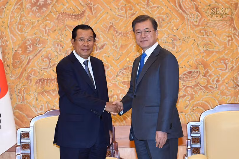 Tổng thống Hàn Quốc Moon Jae In tiếp Thủ tướng Campuchia Hun Sen tại Seoul (Ảnh: Quancha) Tổng thống Hàn Quốc Moon Jae In tiếp Thủ tướng Campuchia Hun Sen tại Seoul (Ảnh: Quancha)