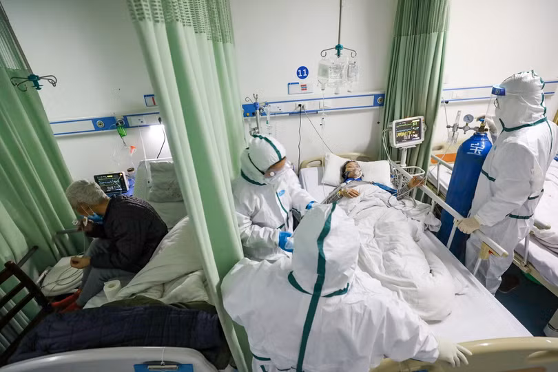 Những người bị bệnh nặng sẽ được cách ly, điều trị tại các bệnh viện được chỉ định (Ảnh: Đa Chiều)