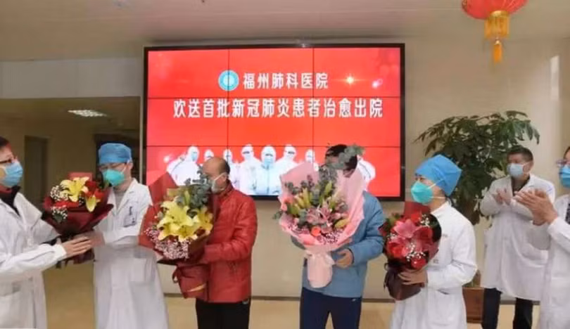 Nhiều bệnh nhân đã được chữa khỏi xuất viện nhưng sau đó lại phải tái nhập viện vì "hiện tượng phục dương" (Ảnh: Jiemian). Nhiều bệnh nhân đã được chữa khỏi xuất viện nhưng sau đó lại phải tái nhập viện vì "hiện tượng phục dương" (Ảnh: Jiemian).