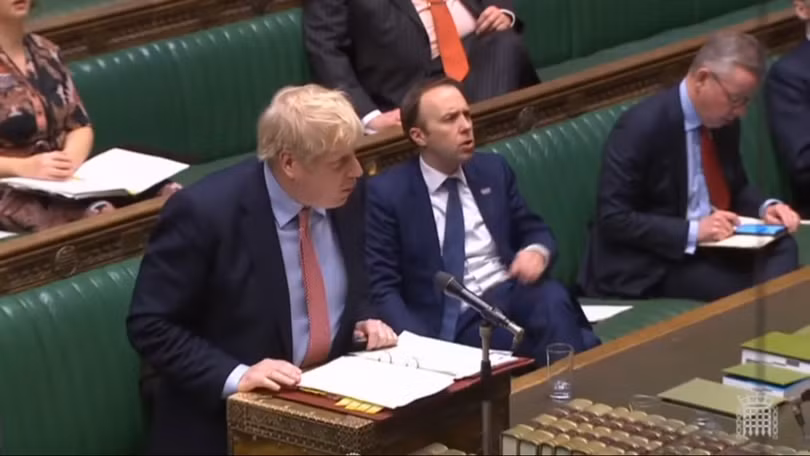 Thủ tướng Anh Boris Johnson (trái) và Bộ trưởng Y tế Matt Hancock (giữa) tại Quốc hội hôm 25/3 (Ảnh: Đa Chiều) Thủ tướng Anh Boris Johnson (trái) và Bộ trưởng Y tế Matt Hancock (giữa) tại Quốc hội hôm 25/3 (Ảnh: Đa Chiều)