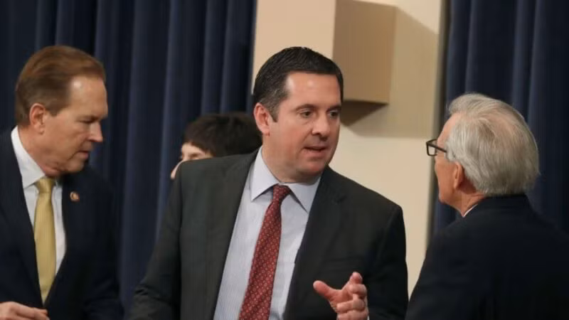 Hạ nghị sĩ Cộng hòa Mỹ Devin Nunes (giữa) tiết lộ Ủy ban Tình báo đặc biệt Hoa Kỳ đang soạn thảo một dự luật chống lại Trung Quốc dựa trên kết quả một cuộc điều tra (Ảnh: Getty). Hạ nghị sĩ Cộng hòa Mỹ Devin Nunes (giữa) tiết lộ Ủy ban Tình báo đặc biệt Hoa Kỳ đang soạn thảo một dự luật chống lại Trung Quốc dựa trên kết quả một cuộc điều tra (Ảnh: Getty).
