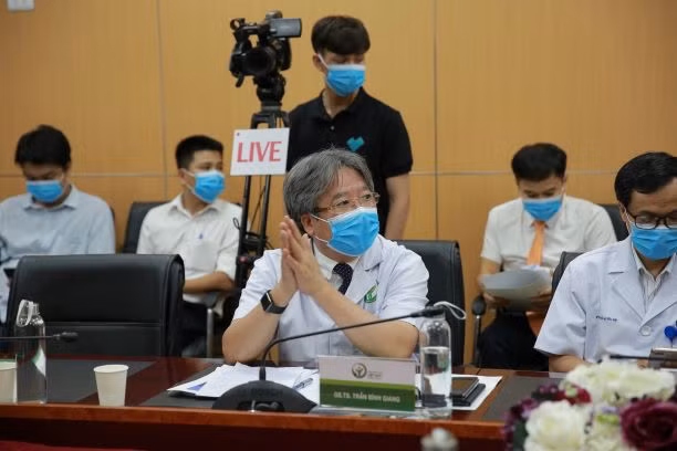 GS. TS. Trần Bình Giang tư vấn cho các BV ở các điểm cầu GS. TS. Trần Bình Giang tư vấn cho các BV ở các điểm cầu