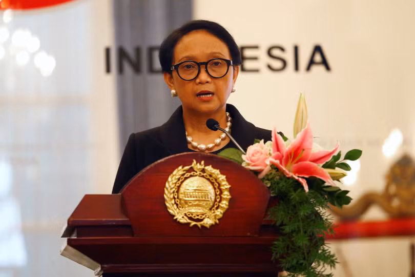 Ngoại trưởng Retno: "Yêu sách của Trung Quốc có thể ảnh hưởng đến vùng biển thuộc vùng đặc quyền kinh tế của Indonesia và chính phủ Indonesia kiên trì lập trường nhất quán của mình” (Ảnh: Đa Chiều). Ngoại trưởng Retno: "Yêu sách của Trung Quốc có thể ảnh hưởng đến vùng biển thuộc vùng đặc quyền kinh tế của Indonesia và chính phủ Indonesia kiên trì lập trường nhất quán của mình” (Ảnh: Đa Chiều).