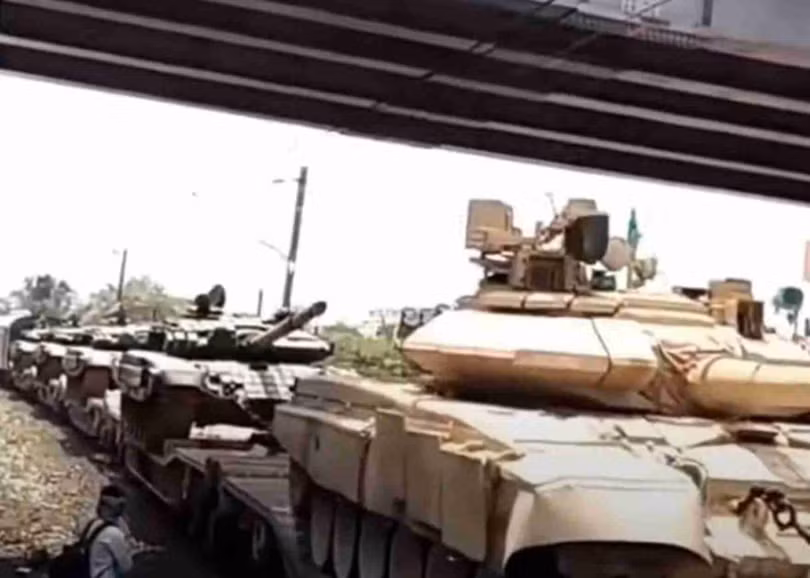 Ấn Độ triển khai xe tăng hạng nặng T-90 tới gần khu vực biên giới đang tranh chấp (Ảnh: Đa Chiều). Ấn Độ triển khai xe tăng hạng nặng T-90 tới gần khu vực biên giới đang tranh chấp (Ảnh: Đa Chiều).