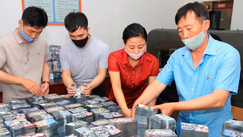 Triều Tiên tuyên bố đã hoàn tất công tác chuẩn bị để thả 12 triệu tờ truyền đơn chống Hàn Quốc sang miền Nam (Ảnh: ewchannel) Triều Tiên tuyên bố đã hoàn tất công tác chuẩn bị để thả 12 triệu tờ truyền đơn chống Hàn Quốc sang miền Nam (Ảnh: ewchannel)