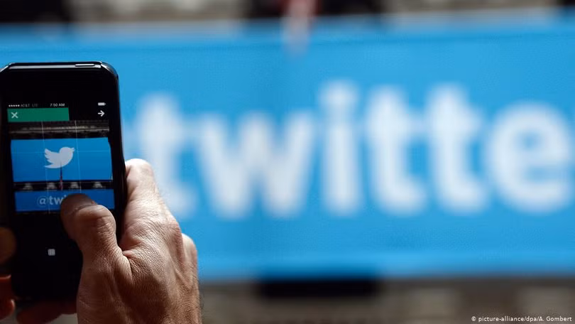 Năm ngoái Twitter cũng đã xóa khoảng 1.000 tài khoản liên quan đến Trung Quốc (Ảnh: Deutsche Welle)