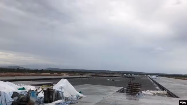 Sân bay Dara Sakor đang được xây dựng rất nhanh (Ảnh: VOA). Sân bay Dara Sakor đang được xây dựng rất nhanh (Ảnh: VOA).