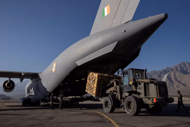 Máy bay vận tải C-17 vận chuyển hàng hóa ra biên giới Ladakh (Ảnh: Reuters).