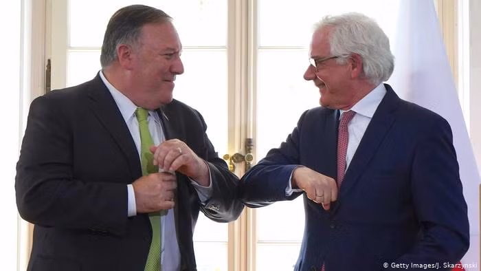 Ngoại trưởng Mỹ Mike Pompeo được cho là có "Hành trình chống Trung Quốc" tới nhiều nước châu Âu. Trong ảnh, ông Mike Pompeo với người đồng nghiệp Ba Lan (Ảnh: Deutsche Welle). Ngoại trưởng Mỹ Mike Pompeo được cho là có "Hành trình chống Trung Quốc" tới nhiều nước châu Âu. Trong ảnh, ông Mike Pompeo với người đồng nghiệp Ba Lan (Ảnh: Deutsche Welle).