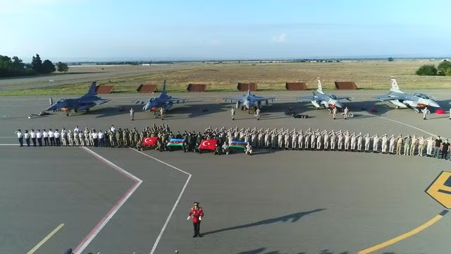 5 máy bay F-16 của Thổ Nhĩ Kỳ tới Azerbaijan tập trận, sau đó ở lại căn cứ của nước này (Ảnh: Sohu). 5 máy bay F-16 của Thổ Nhĩ Kỳ tới Azerbaijan tập trận, sau đó ở lại căn cứ của nước này (Ảnh: Sohu).