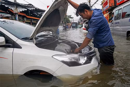 Quạt thông gió của điều hòa sẽ trở thành máy bơm nước hút nước vào động cơ nếu đi qua chỗ ngập. Quạt thông gió của điều hòa sẽ trở thành máy bơm nước hút nước vào động cơ nếu đi qua chỗ ngập.