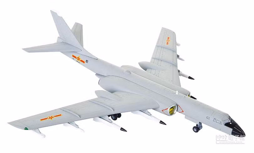 Máy bay H-6J nhìn từ trên xuống Máy bay H-6J nhìn từ trên xuống