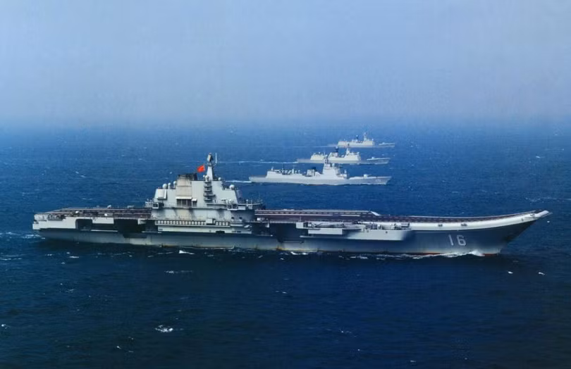 Biên đội tàu sân bay Liêu Ninh trên biển