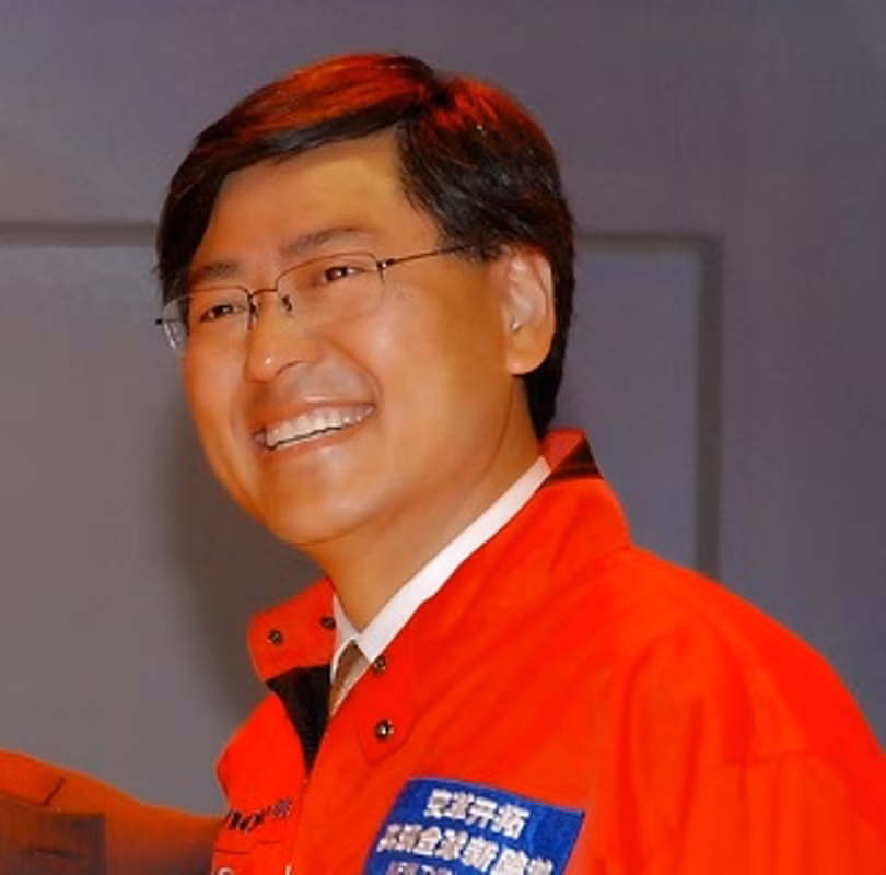Ông Dương Nguyên Khánh, Chủ tịch kiêm CEO Lenovo cũng bị phê phán về những phát biểu được cho là chống lại Huawei