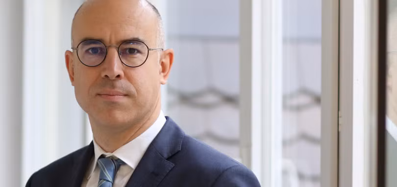 Ông Gabriel Felbermayr: nếu hai bên đều đánh thuế tất cả hàng hóa của nhau thì thiệt hại mà phía Trung Quốc phải gánh chịu vượt xa phía Mỹ. Ông Gabriel Felbermayr: nếu hai bên đều đánh thuế tất cả hàng hóa của nhau thì thiệt hại mà phía Trung Quốc phải gánh chịu vượt xa phía Mỹ.