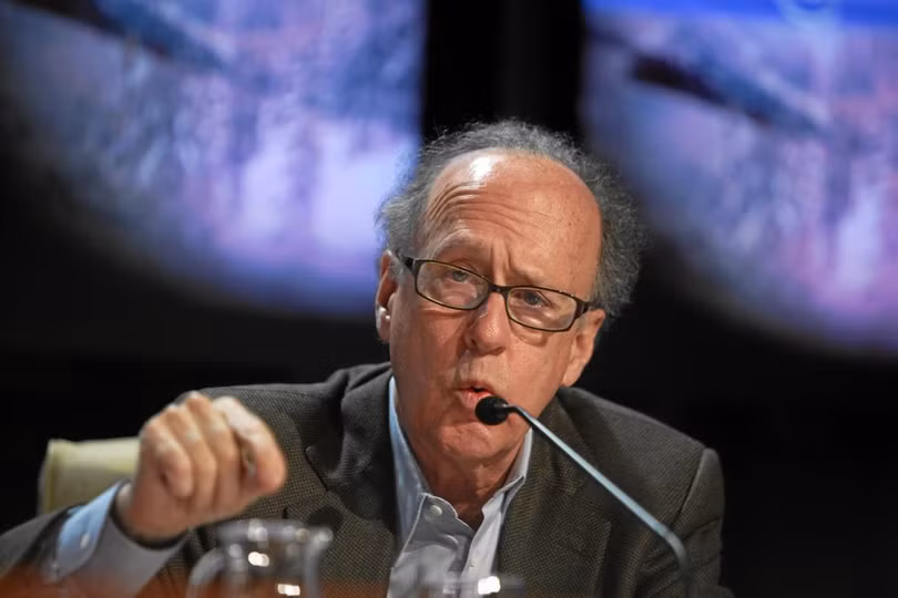 Ông Stephen S. Roach, nghiên cứu viên cao cấp của Đại học Yale cảnh báo các nhà đàm phán Mỹ hãy tỉnh giấc, đừng nhầm lẫn về sức mạnh của kinh tế Mỹ và sự giảm tăng trưởng của kinh tế Trung Quốc Ông Stephen S. Roach, nghiên cứu viên cao cấp của Đại học Yale cảnh báo các nhà đàm phán Mỹ hãy tỉnh giấc, đừng nhầm lẫn về sức mạnh của kinh tế Mỹ và sự giảm tăng trưởng của kinh tế Trung Quốc