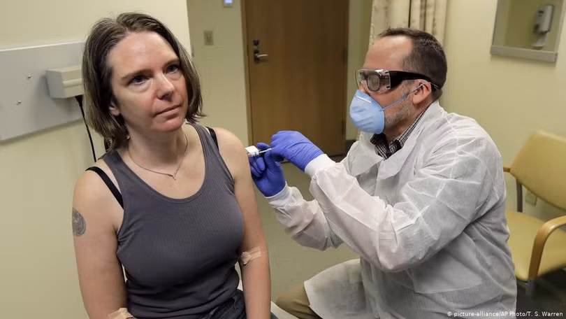 Một số nhóm nghiên cứu ở Mỹ, Trung Quốc, Đức đã bắt đầu thử nghiệm vaccine trên cơ thể những người tình nguyện (Ảnh: AP). Một số nhóm nghiên cứu ở Mỹ, Trung Quốc, Đức đã bắt đầu thử nghiệm vaccine trên cơ thể những người tình nguyện (Ảnh: AP).