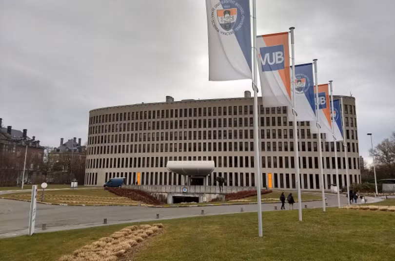 Trường Đại học VUB, Bỉ - nơi đặt Viện Khổng Tử mà Tống Tân Ninh là Giám đốc